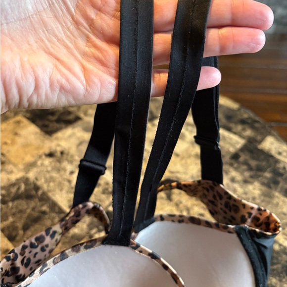 Victoria's Secret Leopard Print Bra with Black Straps GUC - Picture 8 of 16